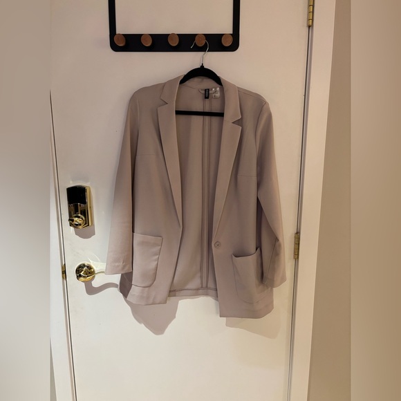 H&M Divided lightweight blazer - Picture 1 of 4